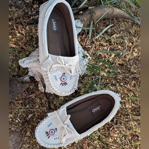 Lamo Kids Moccasins - Cream with Embroidery